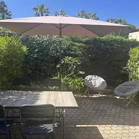 度假居 Mazet Climatise Avec Piscine A 700m, Bormes 勒拉旺杜