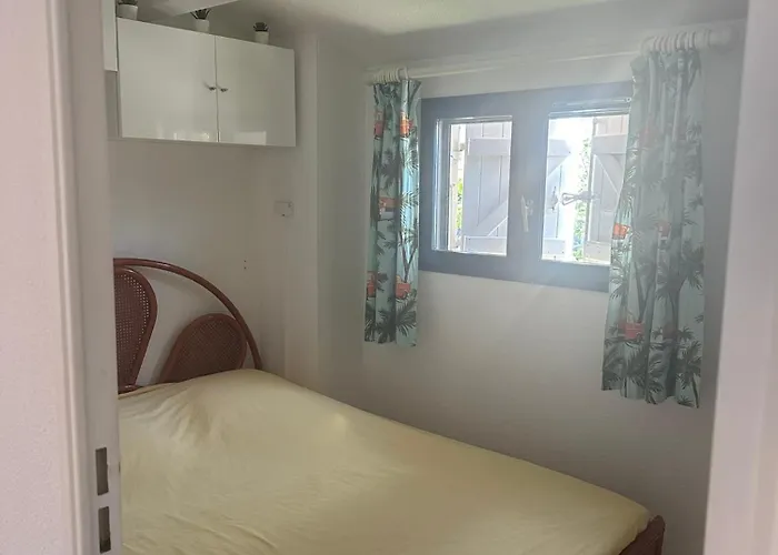 Location Bord De A 700m Avec Piscine *