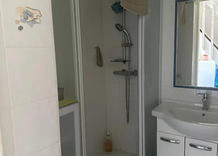 Location Bord De A 700m Avec Piscine Le Lavandou